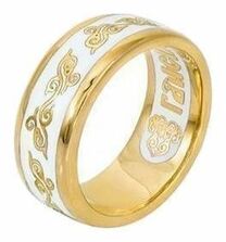 Позолоченное венчальное кольцо с эмалью с молитвой "Спаси и сохрани"